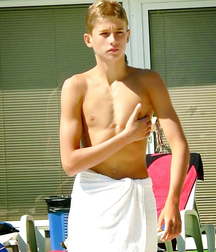 Boys 2 5a3ef9c2b8778.jpg