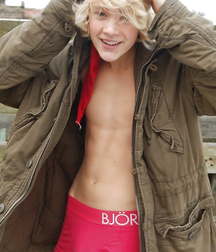 Boys 2 5a3efa1d07537.jpg