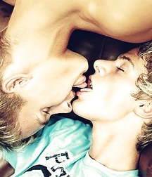 Kiss 2 5a53989be0763.jpg