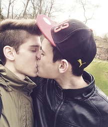 Kiss 2 5a53989d17965.jpg