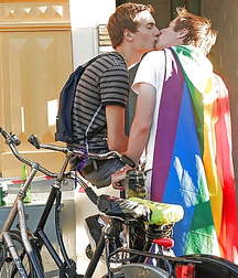 Kiss 2 5a53989f573c0.jpg