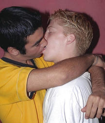 Kiss 2 5a5398a6b2214.jpg