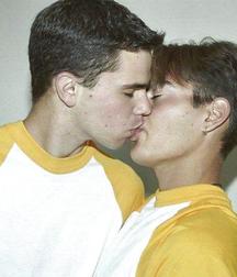 Kiss 2 5a5398ab3833d.jpg