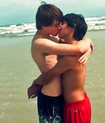 Kiss 2 5a5398ad7bf0c.jpg