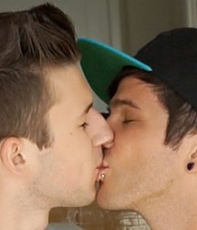 Kiss 2 5a5398bc6061f.jpg