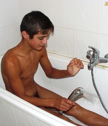 EASTBOYS 5aad28b4f1b0f.jpg