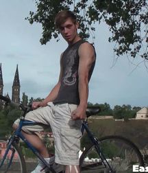 EASTBOYS 5aad28ce1f7f1.jpg