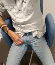 Jeans 5ab66c364b040.jpg