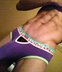 Underware 5b9d1b6039220.jpg