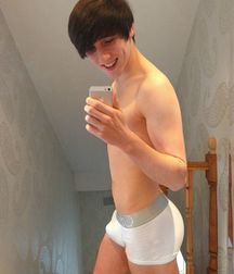 Underware 5b9d1c02f007f.jpg