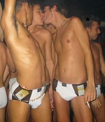 Underware 5b9d1c669092d.jpg