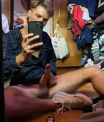 Selfie Guy with hard cock Gay Porn tube 61aa29cf497df.jpg
