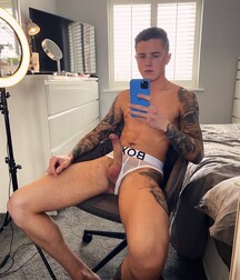 Selfie Guy with hard cock Gay Porn tube 61aa29f4a3135.jpg