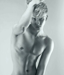 Solo Sexy Bodies 621e1cc9d33af.jpg