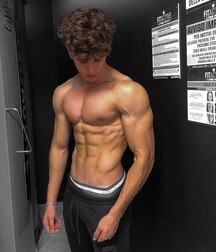 Solo Sexy Bodies 621e1cee5be7d.jpg