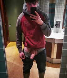 selfie non dude big cock pop 626f56f418dec.jpg