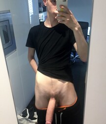 selfie non dude big cock pop 626f57188f12d.jpg