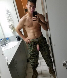 selfie non dude big cock pop 626f57469feec.jpg