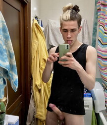 selfie non dude big cock pop 626f57760270a.jpg
