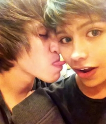 Sexy Boys (random mix) (2) 590ebea70b438.jpg