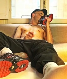 Socks, Feet & Sneakers 5b9101e148e79.jpg