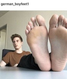 Socks, Feet & Sneakers 5b91020595d73.jpg