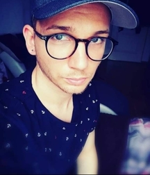 Me :) 5d1f5c8c78594.jpg