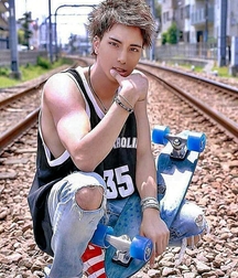 Beaux mecs bien virils 593bd76f8f7a2.jpg