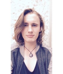 Beautiful long haired guy (no nude) 5a34c78b1956c.jpg