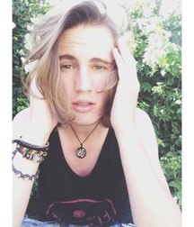 Beautiful long haired guy (no nude) 5a34c78d9c09a.jpg