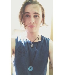 Beautiful long haired guy (no nude) 5a34c7957066f.jpg