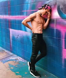 Hot Guy (No Nude) 5a7ebea57b74b.jpg