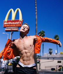 Hot Guy (No Nude) 5a7ebea88109c.jpg