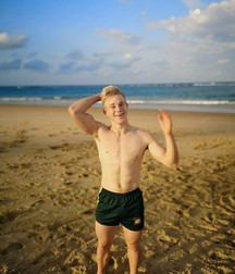 Beautiful blonde guy 5d21f5e421d7d.jpg
