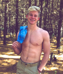 Beautiful blonde guy 5d21f5e5c4bd9.jpg