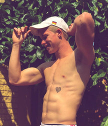Beautiful blonde guy 5d21f5eb04da1.jpg