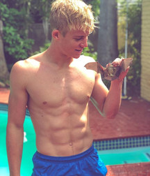 Beautiful blonde guy 5d21f5f25f0c2.jpg