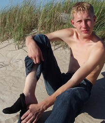 Artur 5b9798c79494d.jpg