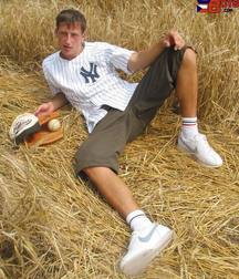 Down on the farm 5bafb0d17a5c5.jpg