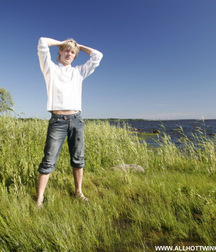 By the sea 5bcce48f9e8f1.jpg