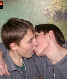 Kevin & Phillipe 5db23abded90c.jpg