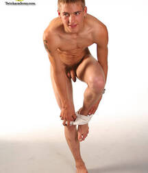 Pants off boys - Twinks undressing 62912d9a6dc83.jpg