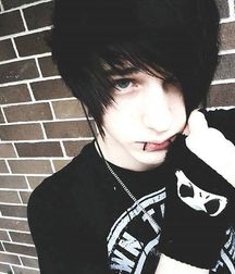 Cute emo boys 2 59309a0e7a35b.jpg