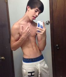 Selfie hotties!  5920677848303.jpg