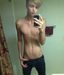 Selfie hotties!  5920677c3623b.jpg