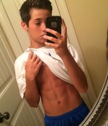 Selfie hotties!  59206780f05c9.jpg