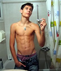Selfie hotties!  592067860f7cc.jpg