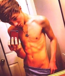 Selfie hotties 3!! 592435f2100a9.jpg