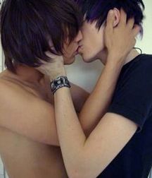 Cute boys in Love!  592c687a73656.jpg