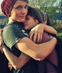 Cute boys in Love!  592c687f7b31a.jpg